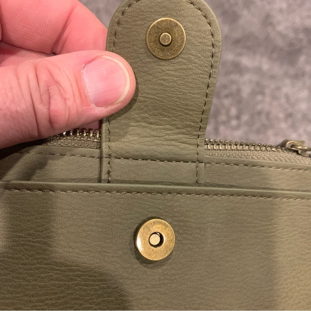 Universal Thread Wallet - Picture 5 of 5